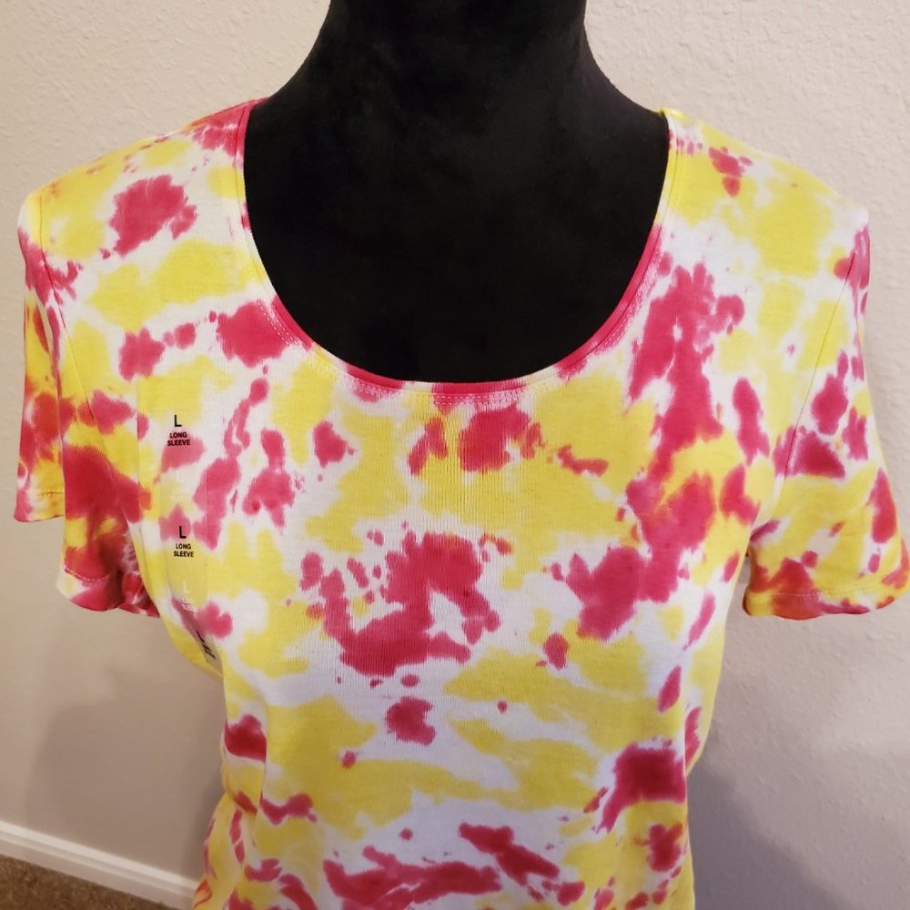 NWT Karen Scott Tie Dye Scoop Neck Short Sleeve T-shirt, Size M.